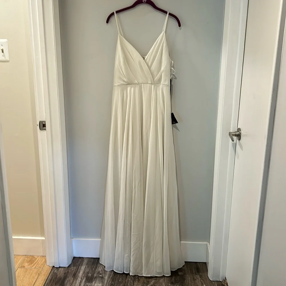 NWT Lulus soft white gown xl - Picture 1 of 15